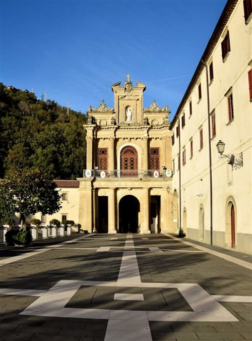 Cerchiara dona lOlio Votivo a San Francesco di Paola: un gesto di fede, unità e speranza per tutta la Comunità!
